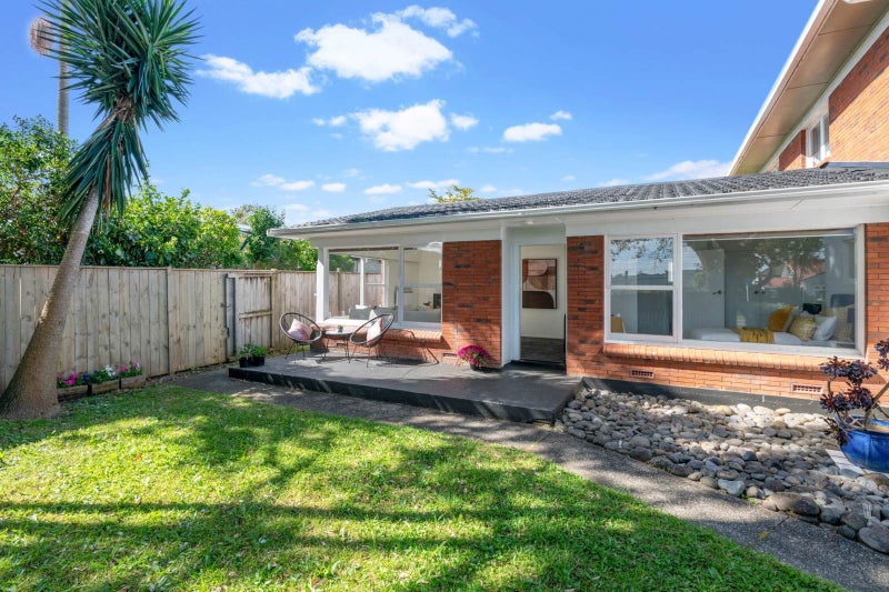 1/36 Shakespeare Road, Milford, Auckland - Carousel 1