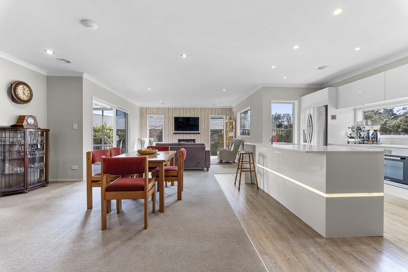 11 Portland Drive, Mangorei, New Plymouth - Carousel 2