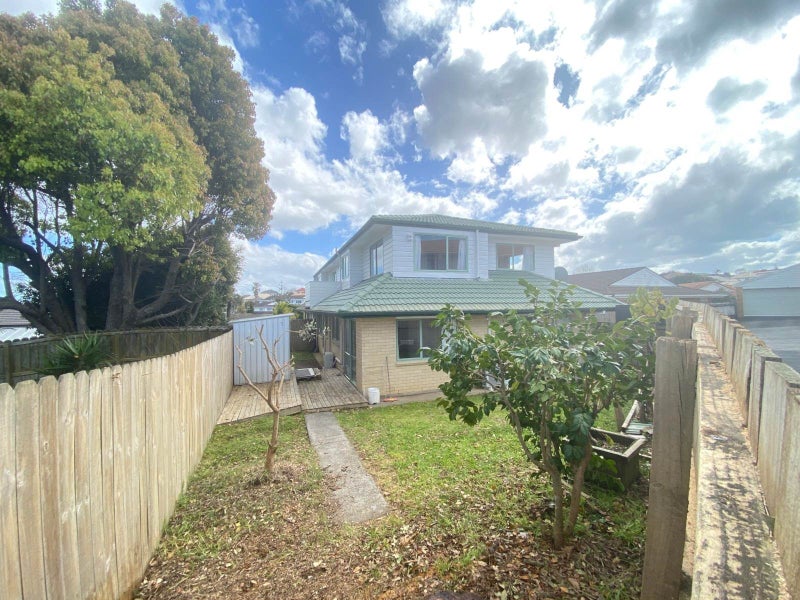 6/15 Edendale Road, Somerville, Manukau - Carousel 1