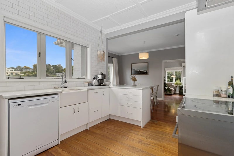 11 Ridout Street, Maeroa, Hamilton - Carousel 2