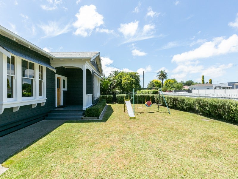 1106 Caroline Road, Mayfair, Hastings - Carousel 2