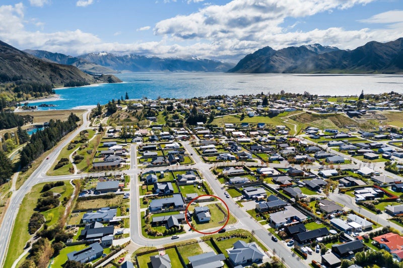 6 Little Maude Drive, Wanaka - Carousel 1