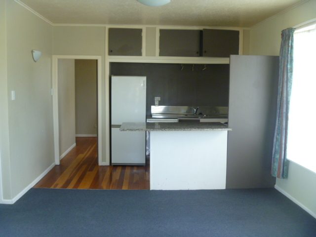 76 Queens Drive, Lyall Bay, Wellington - Carousel 2