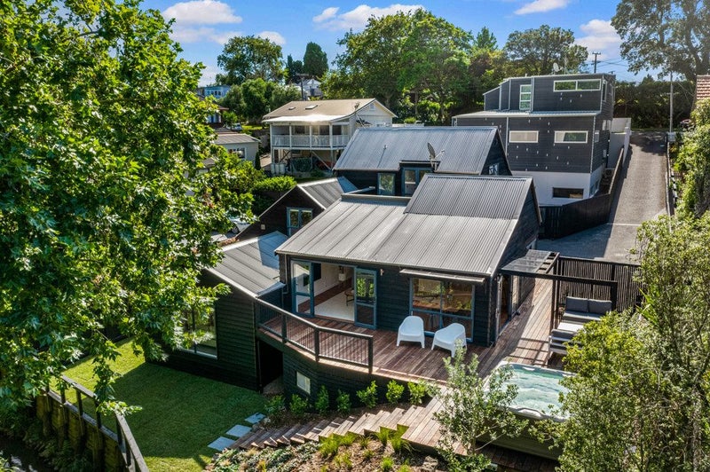 33A Luplau Crescent, Cockle Bay, Auckland - Carousel 1