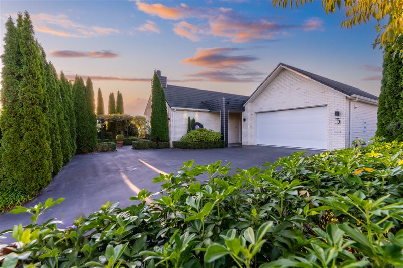 3 Featherstone Drive, Flagstaff, Hamilton - Carousel 1