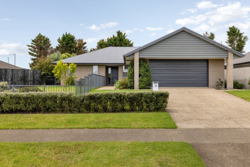 43 Benmore Crescent, Pyes Pa, Tauranga - Carousel 1