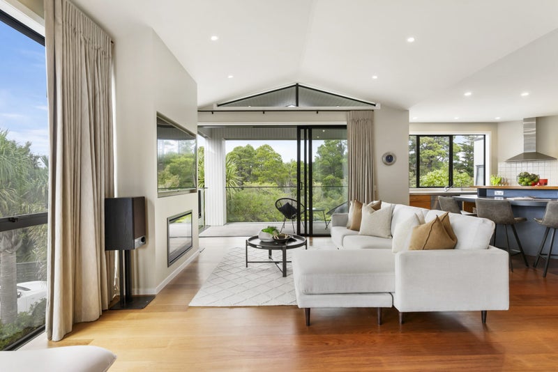 19 Centennial Place, Campbells Bay, Auckland - Carousel 2