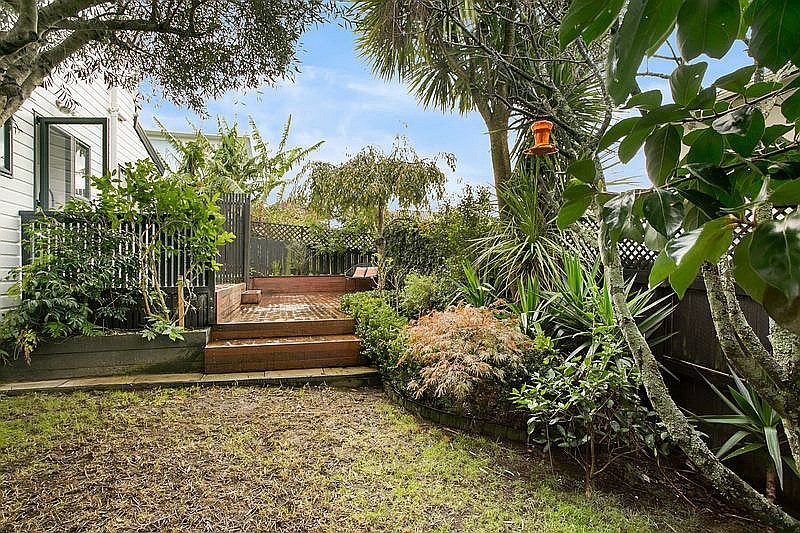 2/16 Strong Street, St Johns, Auckland - Carousel 2