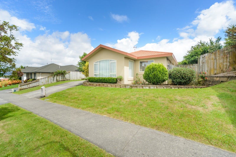 100 Parnell Heights, KELVIN GROVE, PALMERSTON NORTH - Carousel 1