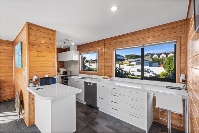 1 Rockview Place, Mount Pleasant, Christchurch - Carousel 2