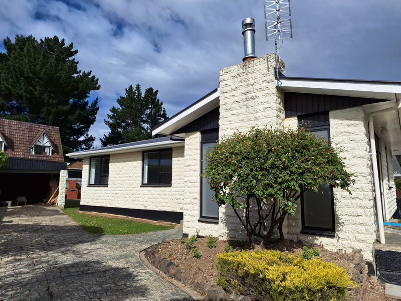 5 Dakota Place, Waldronville, Dunedin - Carousel 1