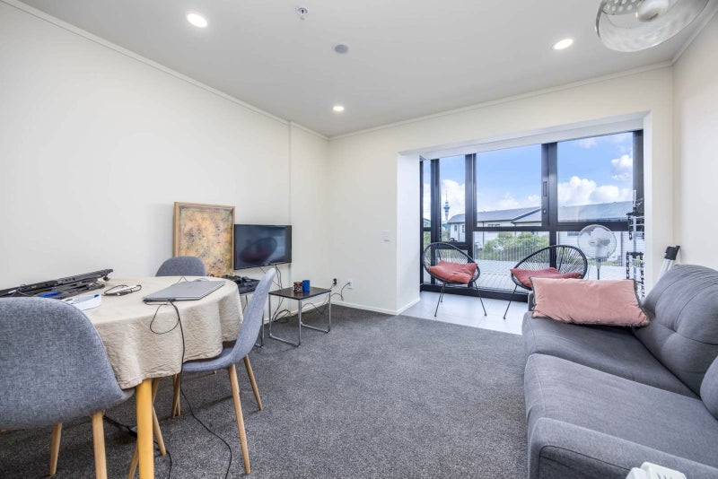 1J/16 Burton Street, Grafton, Auckland - Carousel 1