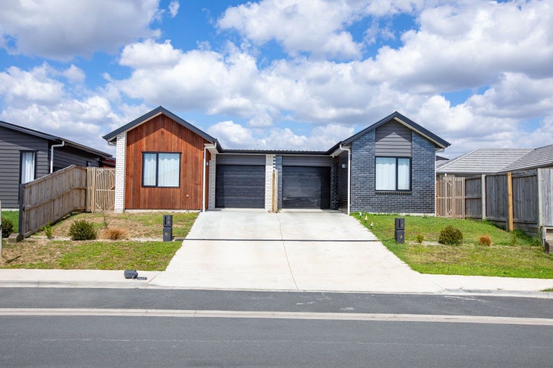 2/4 Tiro Place, Rototuna North, Hamilton - Carousel 1