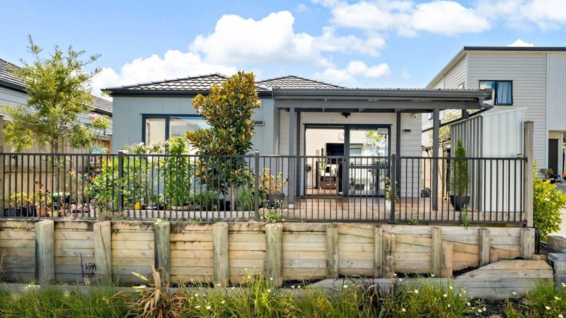 10B Kaimai Avenue, Massey, Auckland - Carousel 1