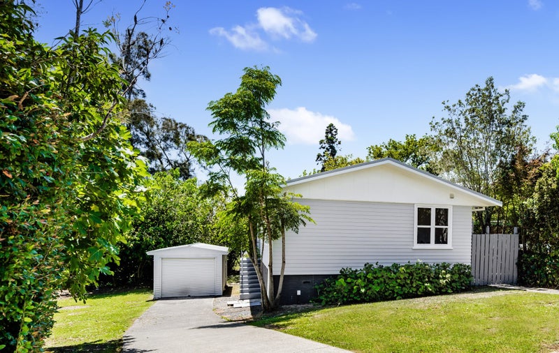 6 Aronui Terrace, Kelston, Auckland - Carousel 1