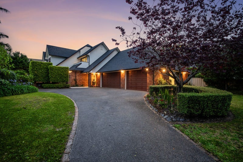 11 Del Mar Court, Shamrock Park, Auckland - Carousel 1