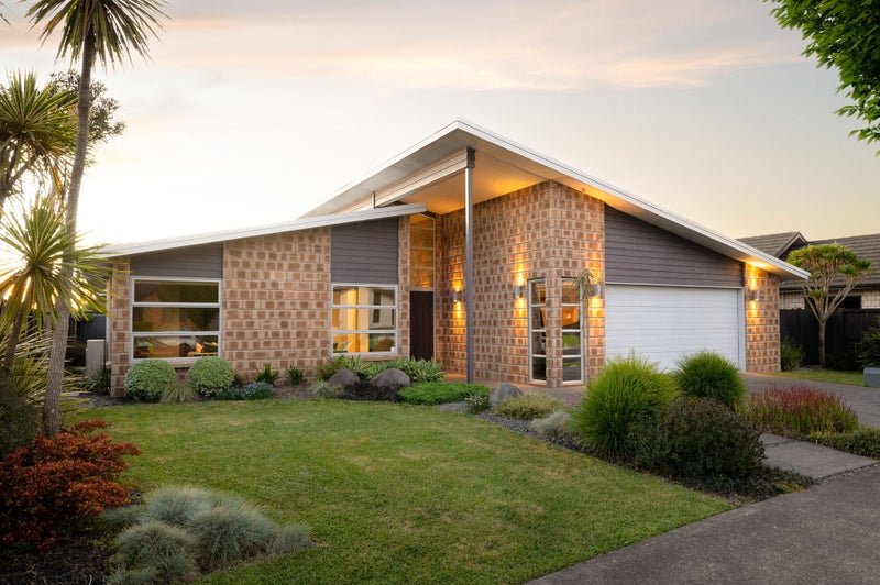 140 St James Drive, Huntington, Hamilton - Carousel 1