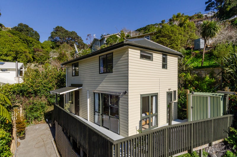 65A Norway Street, Aro Valley, Wellington - Carousel 1