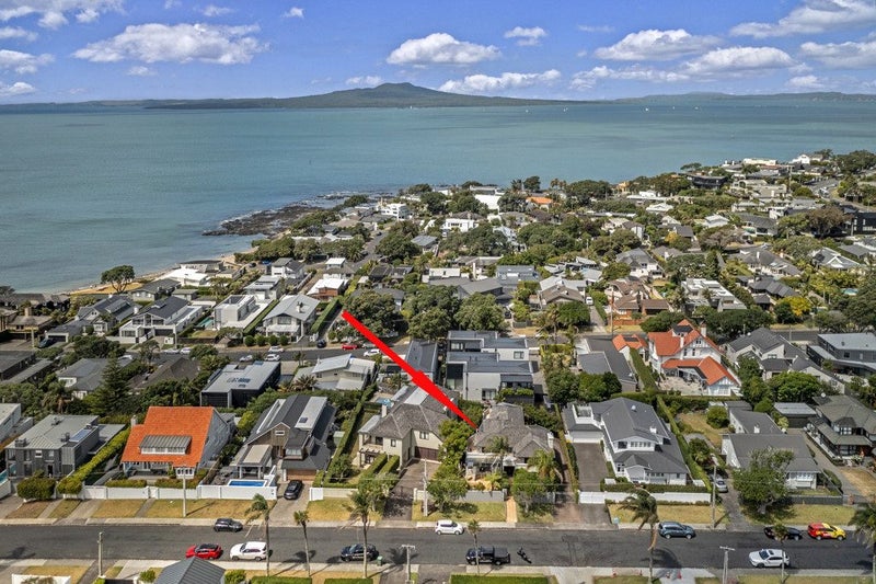 15A Ocean View Road, Milford, Auckland - Carousel 2
