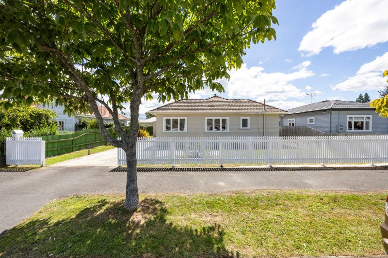 67 Cook Street, Hamilton East, Hamilton - Carousel 2