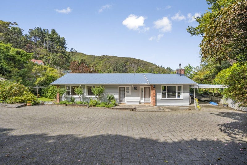 27 Woodvale Grove, Fairfield, Lower Hutt - Carousel 1