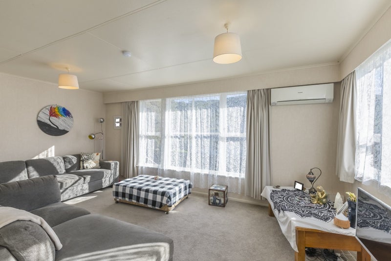 105 Rangituhi Crescent, Takapuwahia, Porirua - Carousel 2