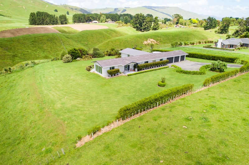 26 Highland View Drive, Tokomaru, Palmerston North - Carousel 2
