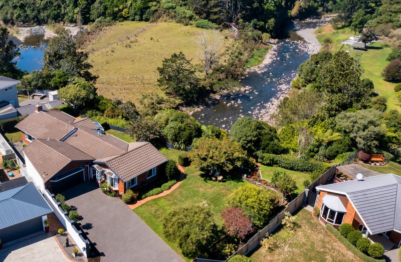1C Waiwera Place, Merrilands, New Plymouth - Carousel 1