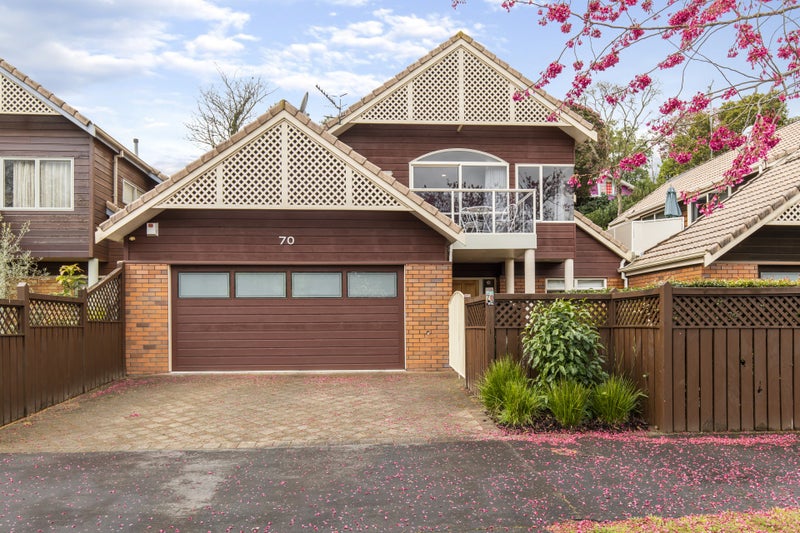 70 Memorial Drive, Hamilton East, Hamilton - Carousel 1