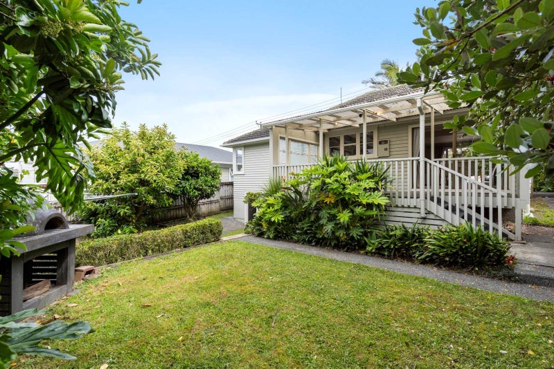 1/18 Roberts Road, Glenfield, Auckland - Carousel 1