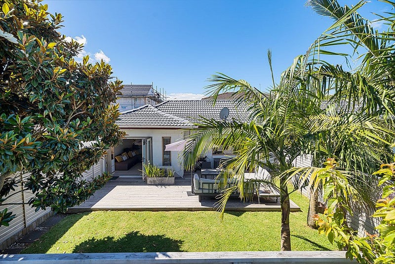 2B The Circle, Manly, Whangaparaoa - Carousel 1