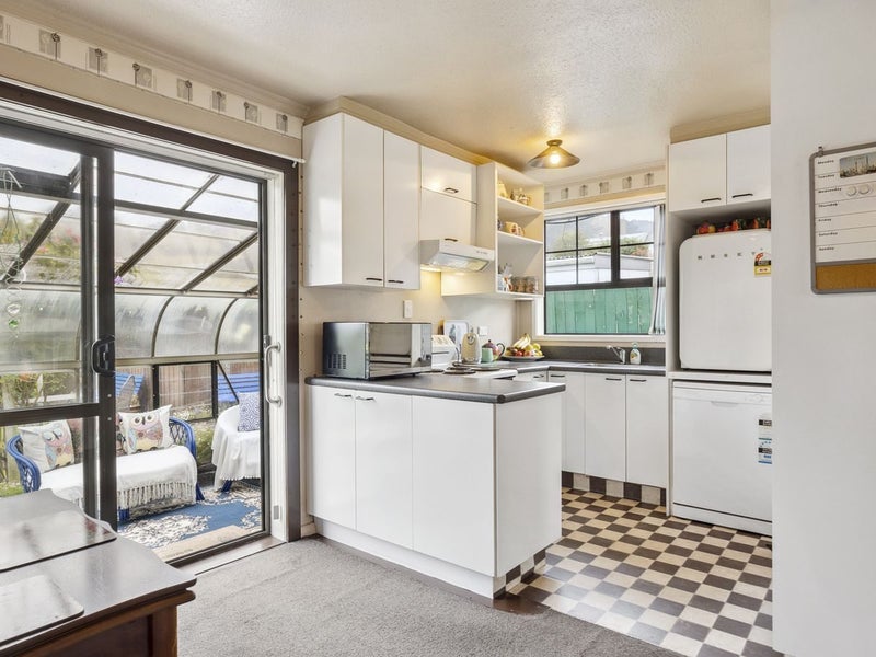 18 Elwyn Crescent, Green Island, Dunedin - Carousel 2