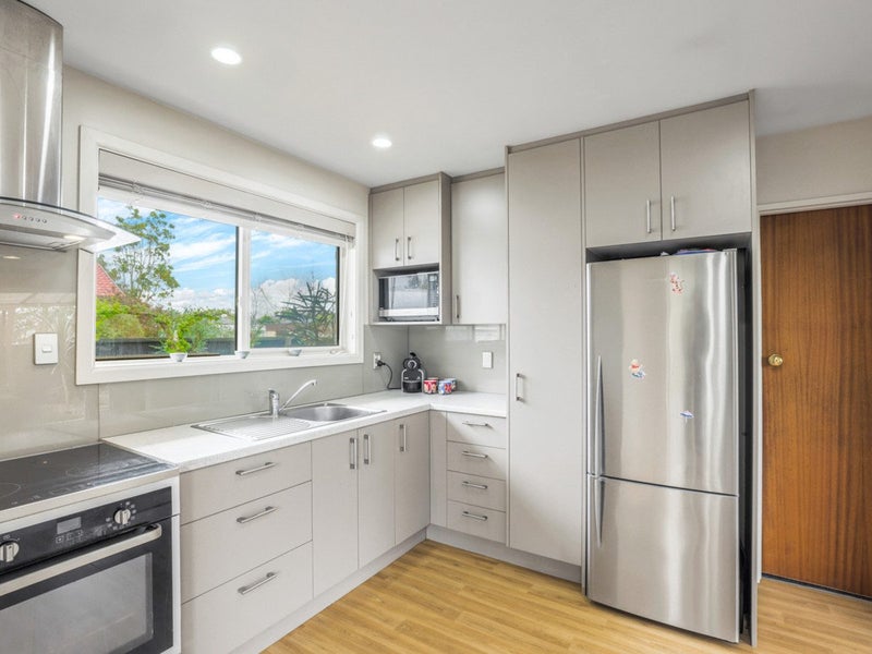 2/11 Pinedale Lane, Linwood, Christchurch - Carousel 2