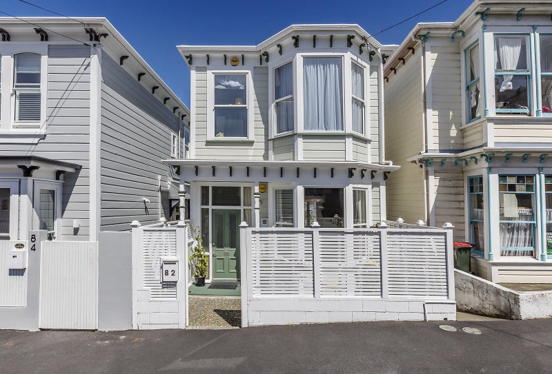 82 Roxburgh Street, Mount Victoria, Wellington - Carousel 1