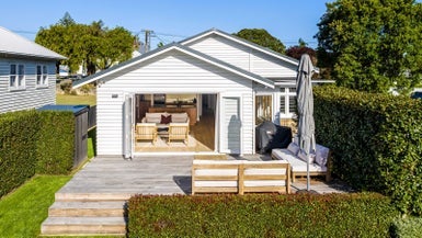 51 Smale Street, Point Chevalier, Auckland - Carousel 1