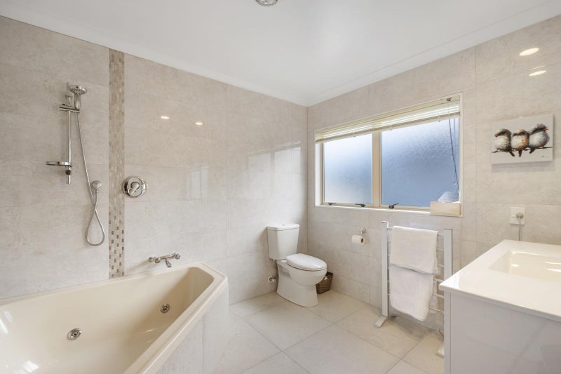 9 Mistral Place, West Harbour, Auckland - Carousel 20