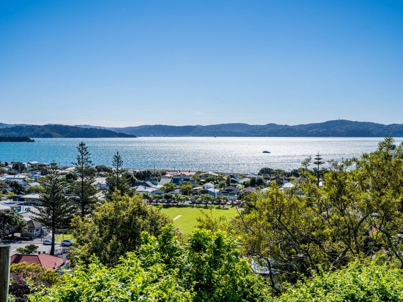 2 MacKenzie Road, Eastbourne, Lower Hutt - Carousel 1