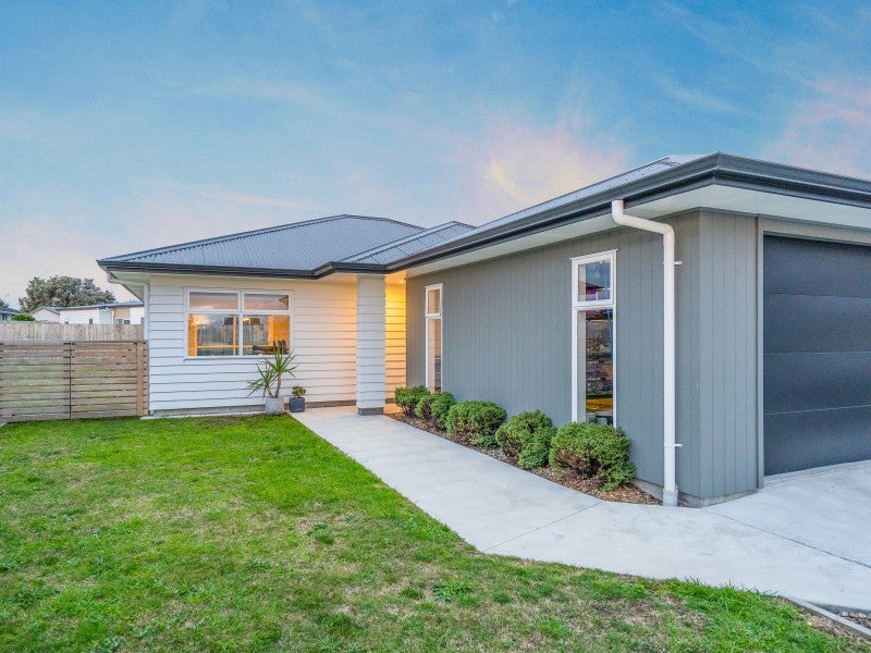 27 Gallipoli Place, Paraparaumu - Carousel 1