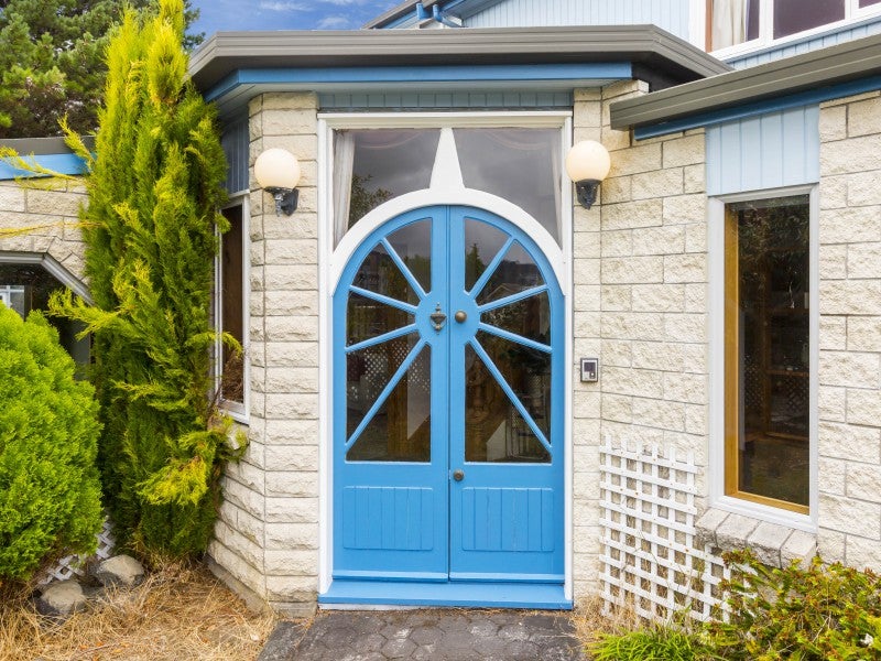 27 Seymour Grove, Kingsley Heights, Upper Hutt - Carousel 2