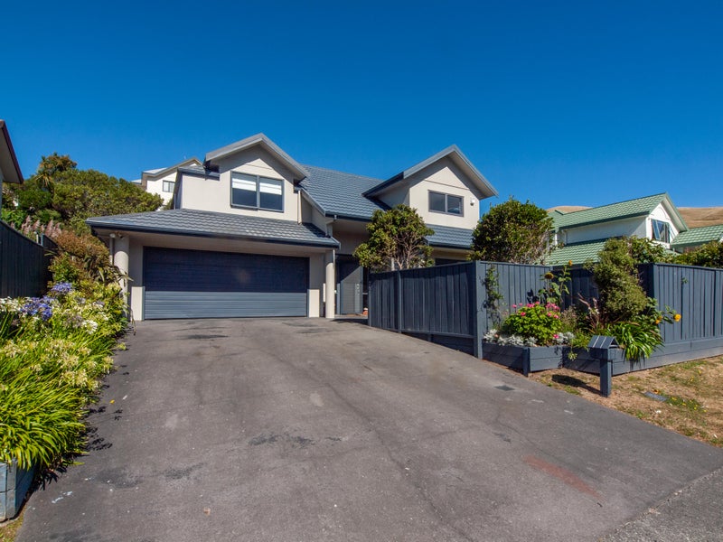 17 Amesbury Drive, Churton Park, Wellington - Carousel 1