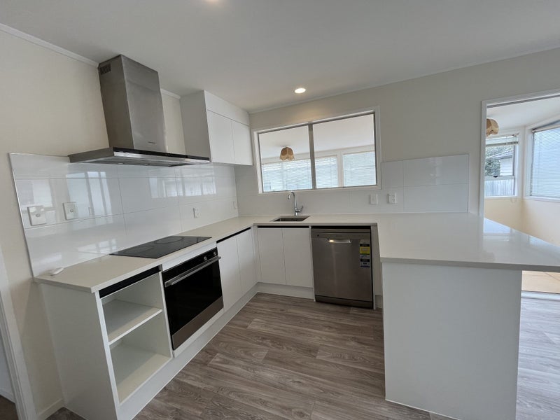 373 Bucklands Beach Road, Bucklands Beach, Auckland - Carousel 2