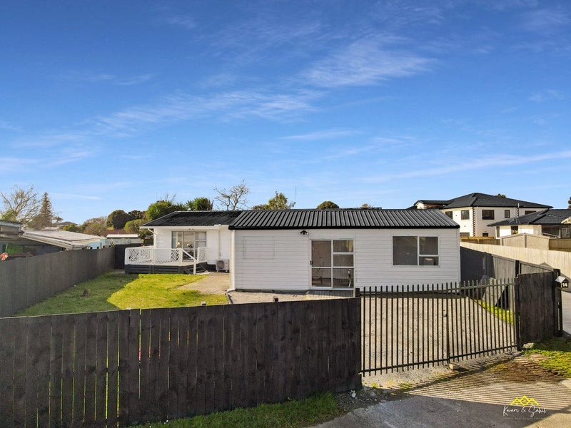 12 Serrano Place, Clover Park, Auckland - Carousel 1