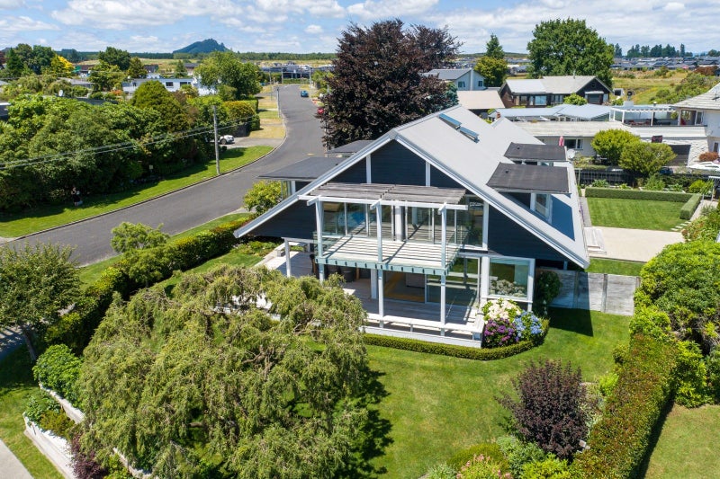 77 Rainbow Drive, Rainbow Point, Taupo - Carousel 1