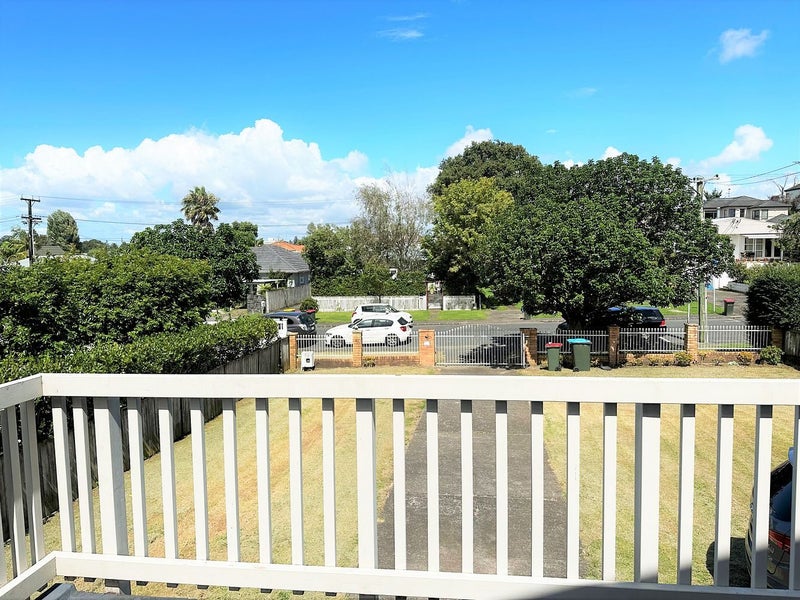 13 Aliford Avenue, One Tree Hill, Auckland - Carousel 2