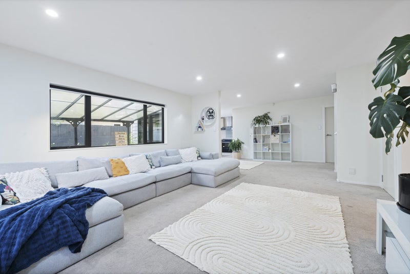 5 Dhaka Lane, Ranui, Auckland - Carousel 2