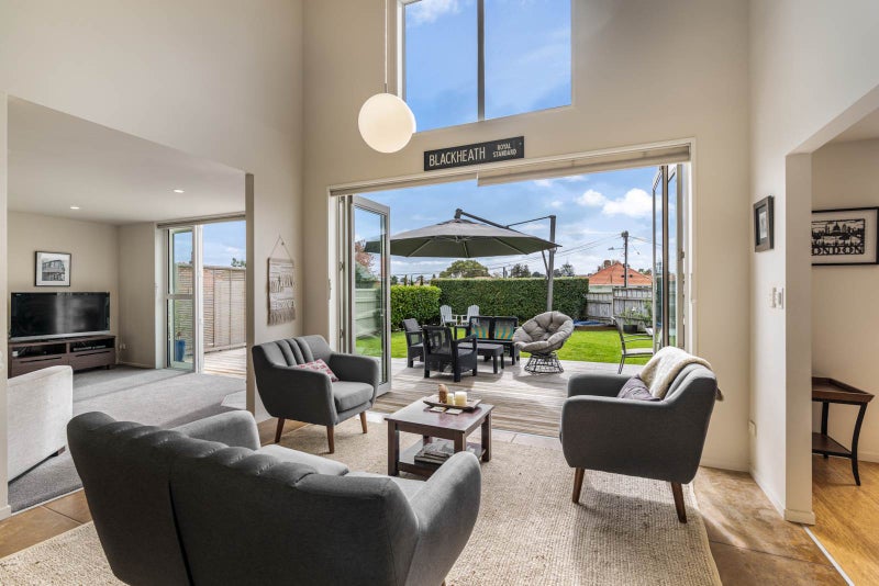 18 Fraser Road, Narrow Neck, Auckland - Carousel 2