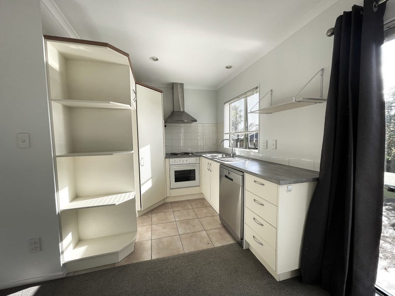3 Reybert Place, Massey, Auckland - Carousel 1
