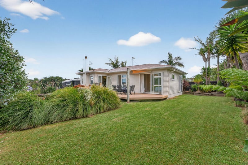 29 Peter Terrace, Castor Bay, Auckland - Carousel 2