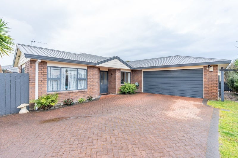 16 Diomede Glade, Flagstaff, Hamilton - Carousel 1