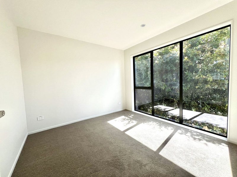 6/143 Carlisle Road, Northcross, Auckland - Carousel 2